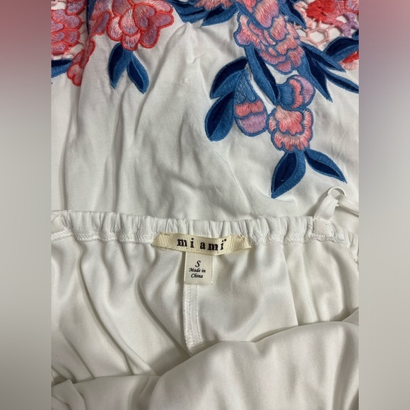 Miami size small cold shoulder mini dress white with embroidered floral print - Picture 11 of 13